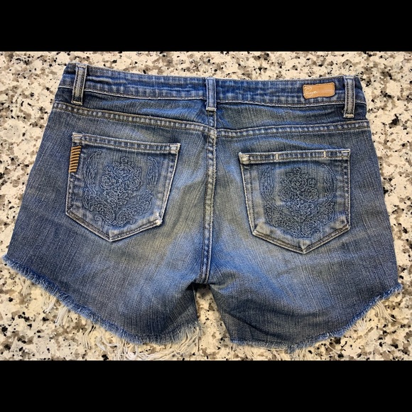 Flattering high quality. - Picture 2 of 4